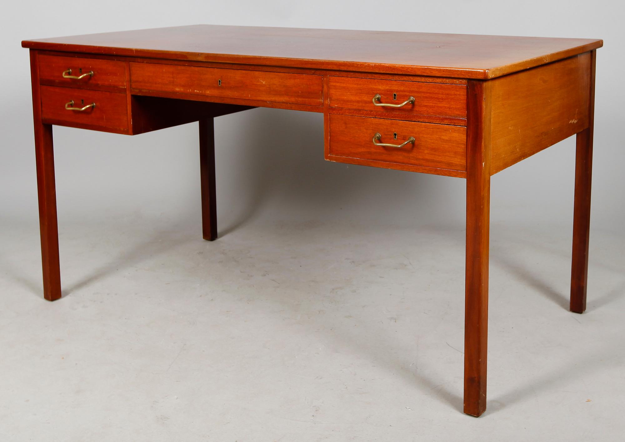SKRIVBORD, 1900-talets mitt.