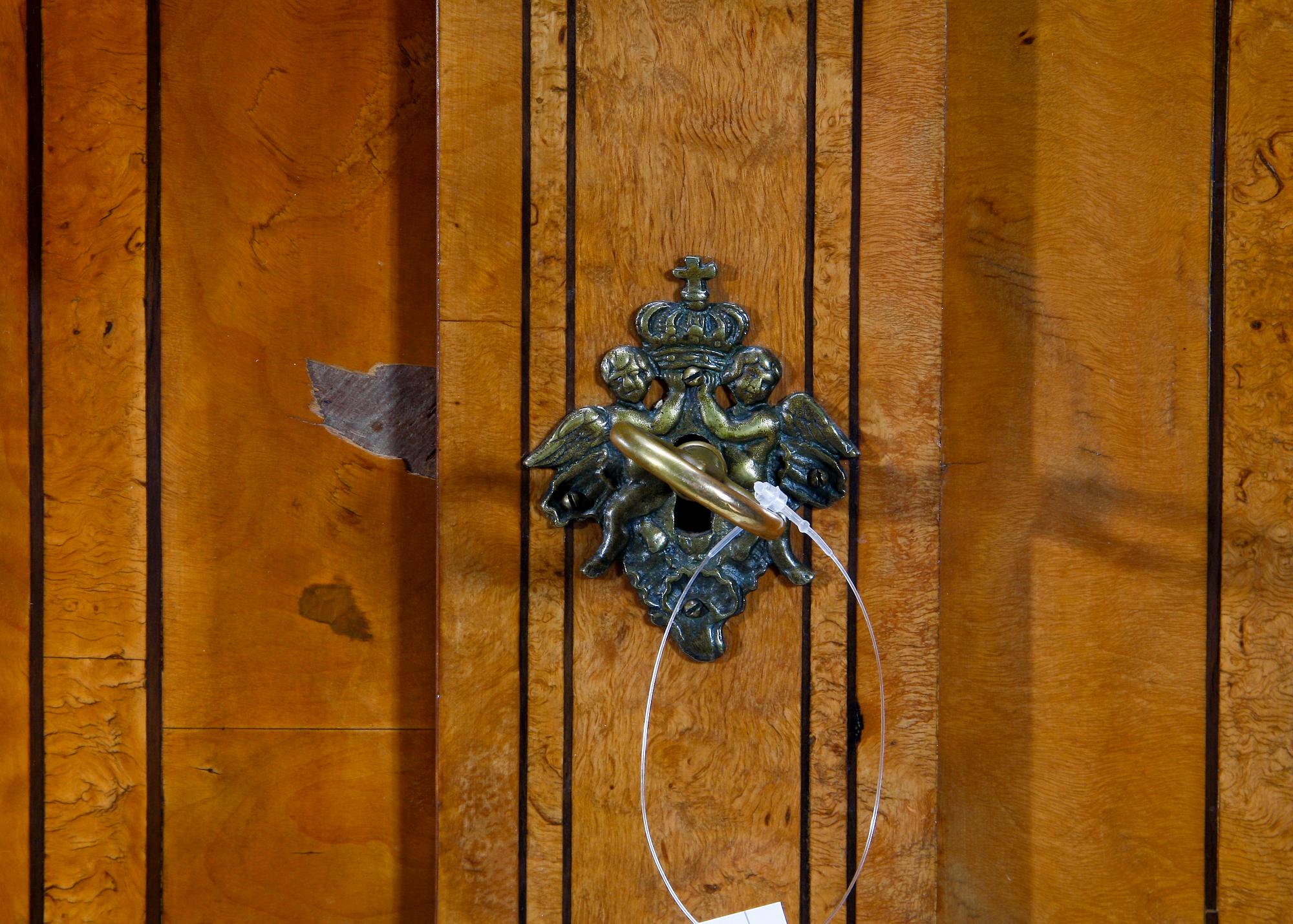 SALSSKÅP, rokoko, 1700-talets andra hälft.