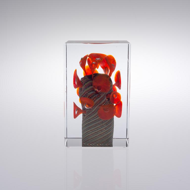 OIVA TOIKKA, GLASS CUBE. Signed Oiva Toikka, Nuutajärvi. Notsjö.