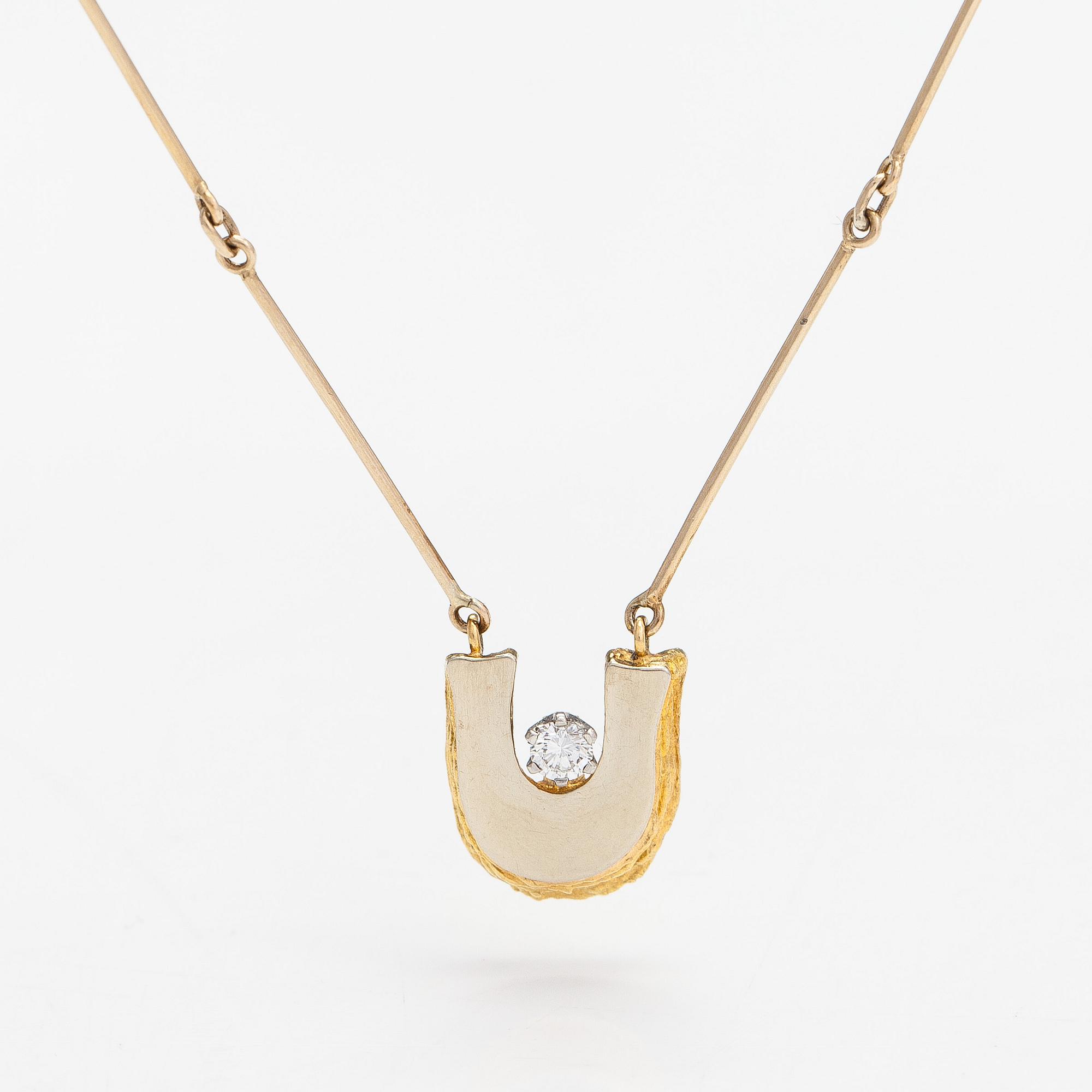Juhani Linnovaara, Kaulakoru "Legato", 18K kultaa ja timantti n. 0.12 ct kaiverruksen mukaan, Lapponia 1979.