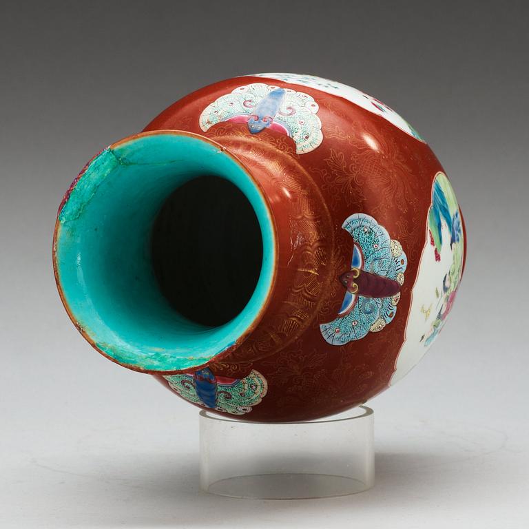 A famille rose vase, late Qing dynasty.
