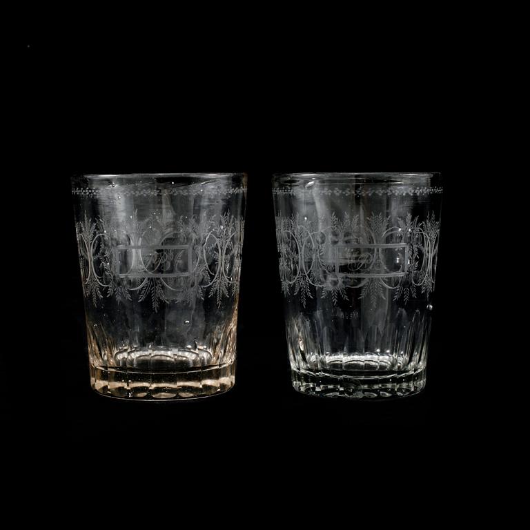 GLAS, ett par, omkring år 1800.