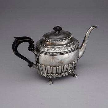 TEKANNA, silver. Empire, Johan Petter Grönvall, Stockholm 1844. Vikt ca 444 gram.