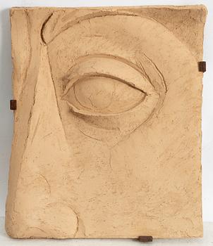 Hertha Hillfon, a stoneware sculpture of an eye, executed in her own studio.