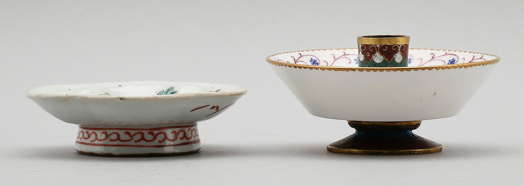 LJUSSTAKE SAMT FAT, porslin, bl a Kina, 1800-tal.