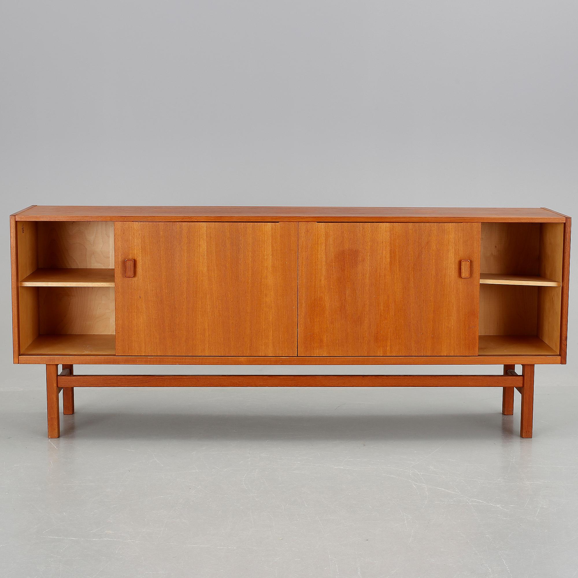 SIDEBOARD, "Arild", Nils Jonsson, Troeds, 1900-talets andra hälft.