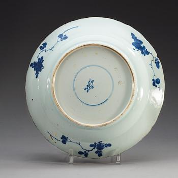 A blue and white dish, Qing dynasty, Kangxi (1662-1722).