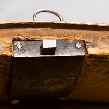 A SWEDISH CHEST OF DRAWERS, 18th Century.