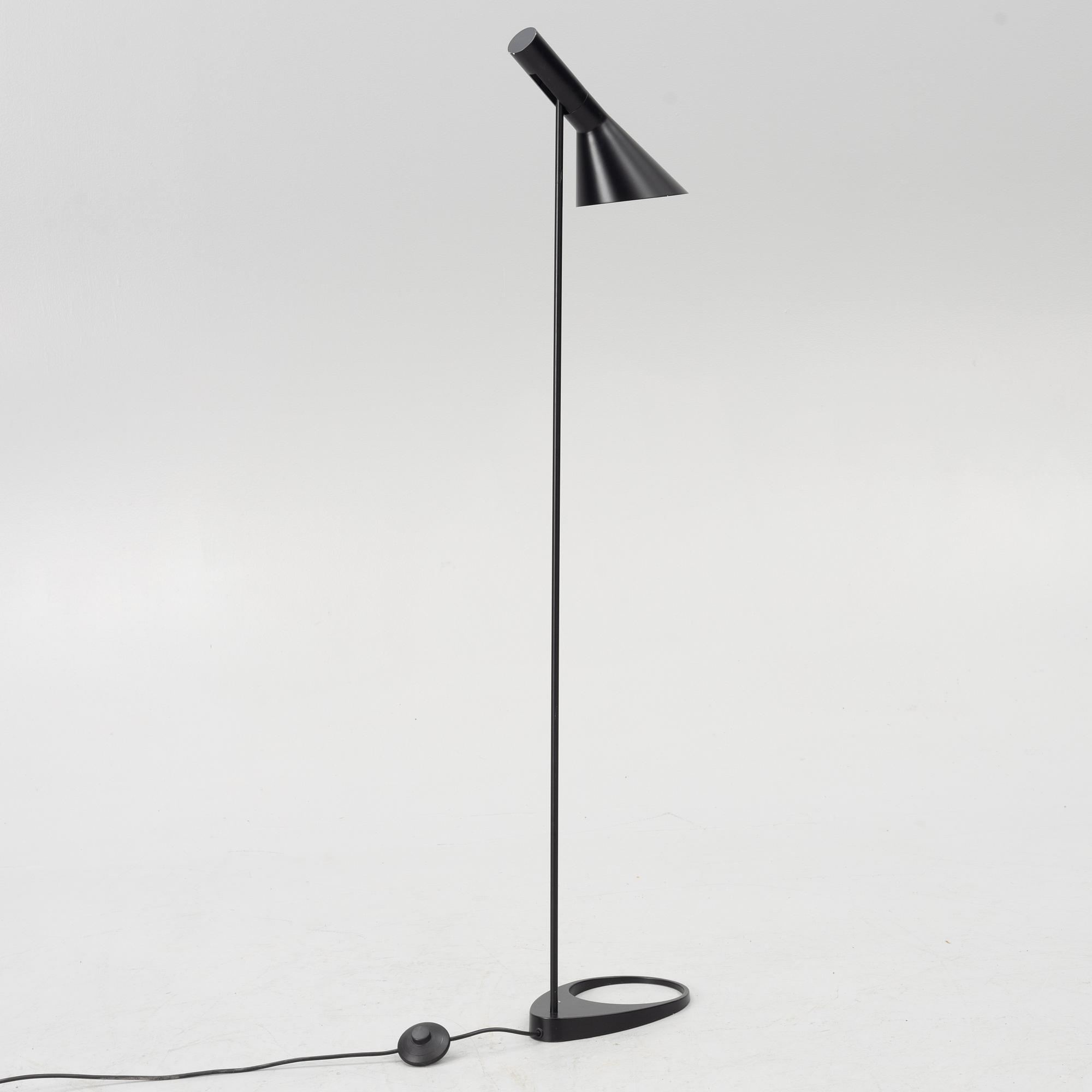 Arne Jacobsen, golvlampa, "AJ", Louis Poulsen, Danmark.