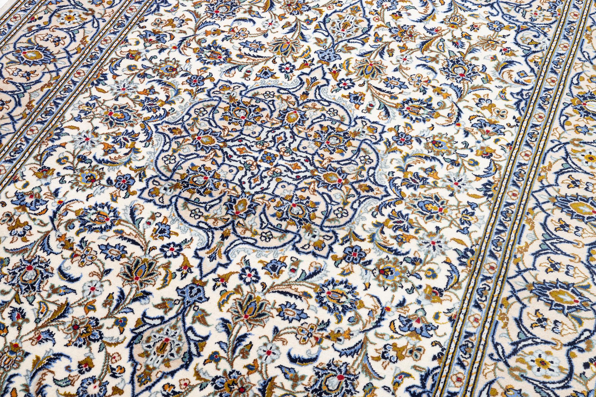 Matta, Keshan, ca 285 x 191 cm.