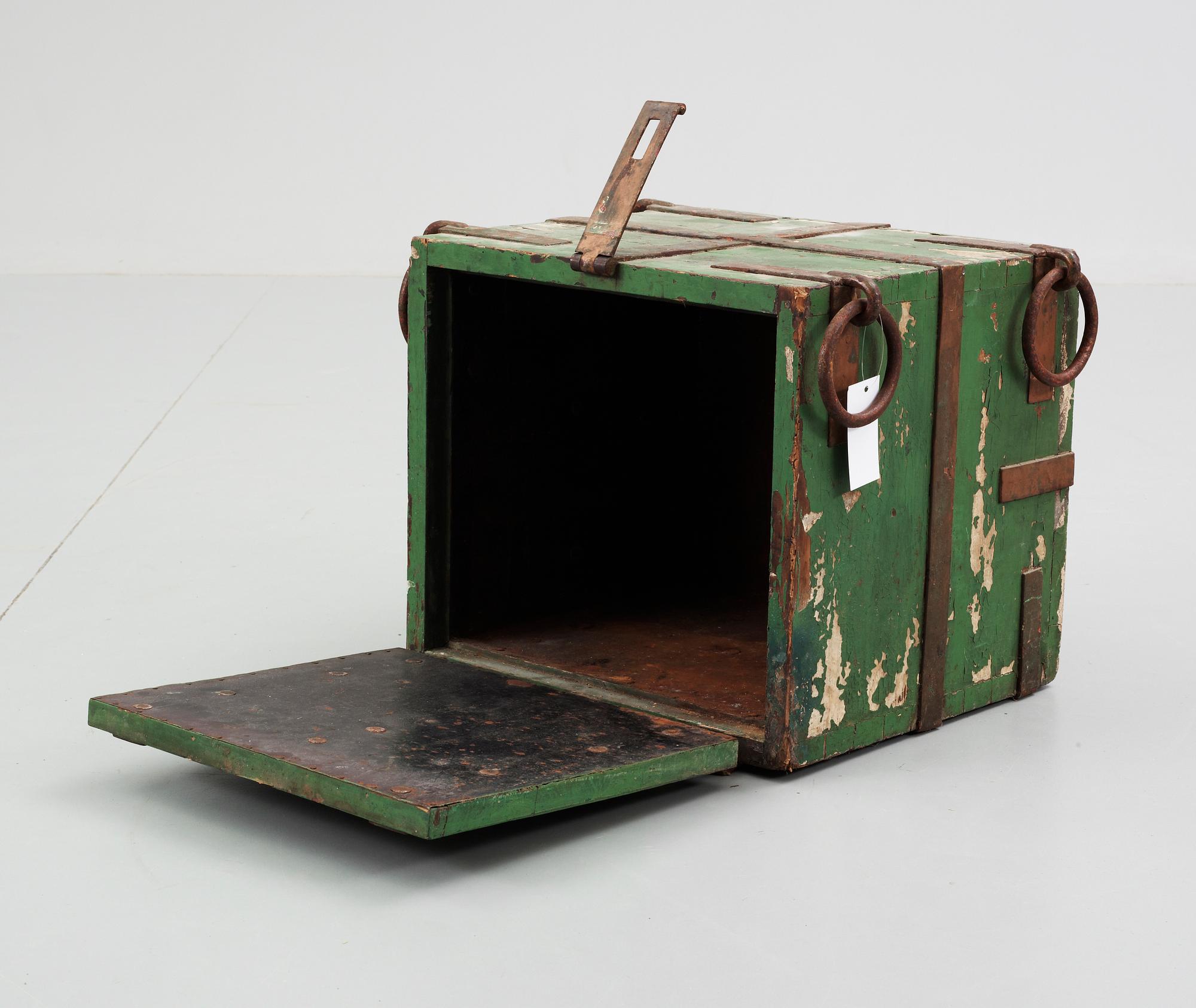 KASSAKISTA, trä och järn, 1800/1900-tal.