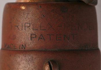 VÄGGLAMPA, "Triplex-pendel", Johan Petter Johansson, Enköping, 1900-talets första hälft.