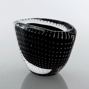 VICKE LINDSTRAND, vas, glas, Kosta, signerad.