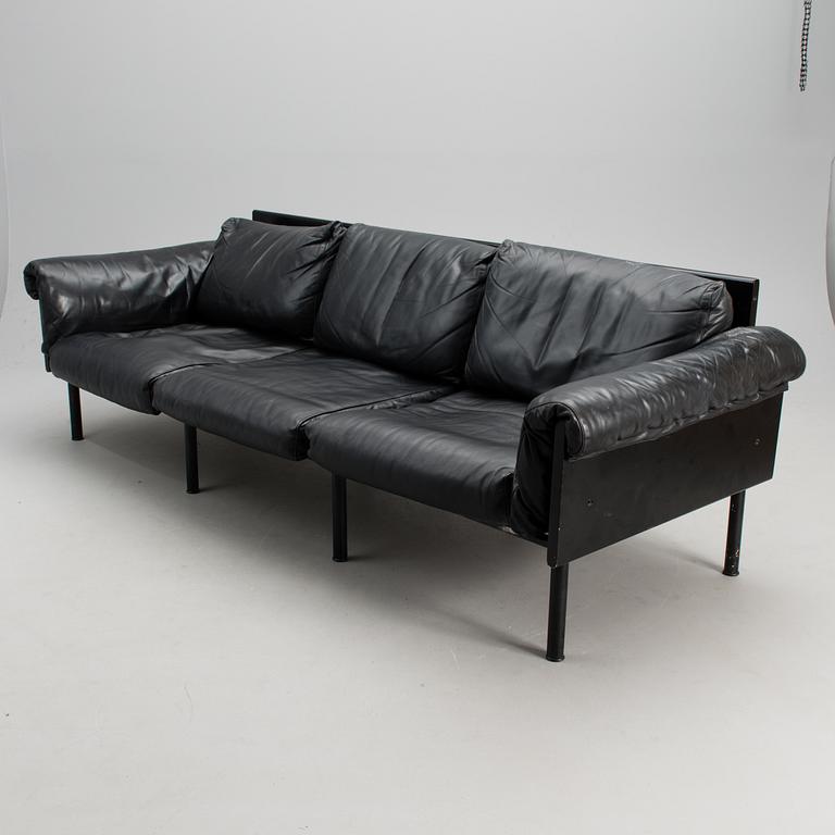 YRJÖ KUKKAPURO, sohva ja nojatuolipari, "Ateljee" 1900-luvun loppu.