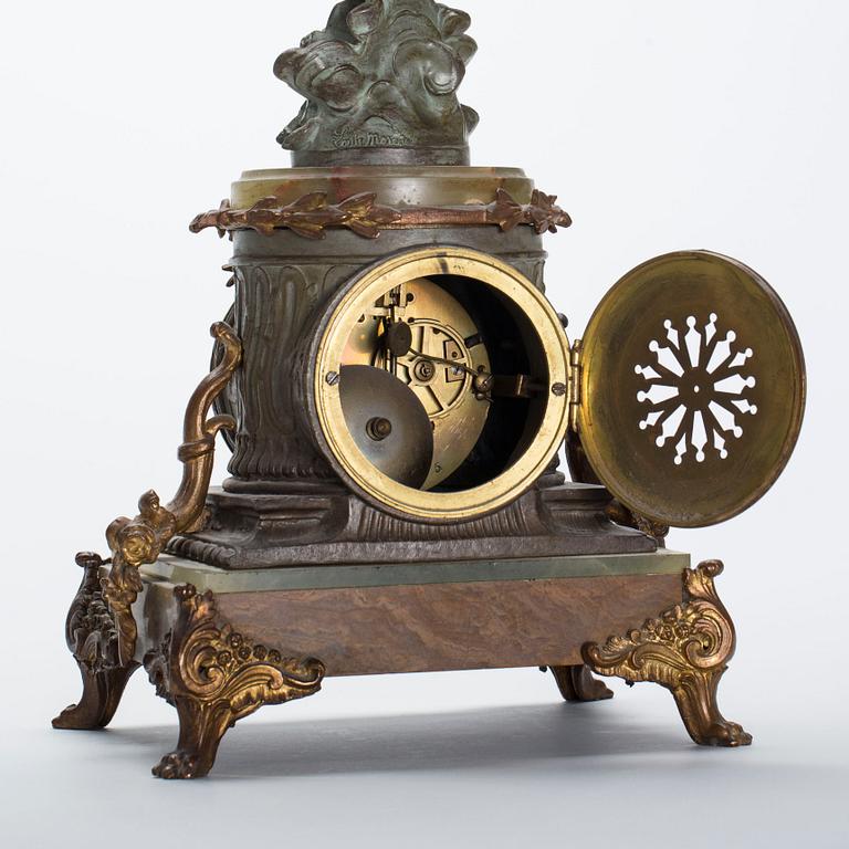 BORDSPENDYL, efter Louis Moreau, 1900-talets början.