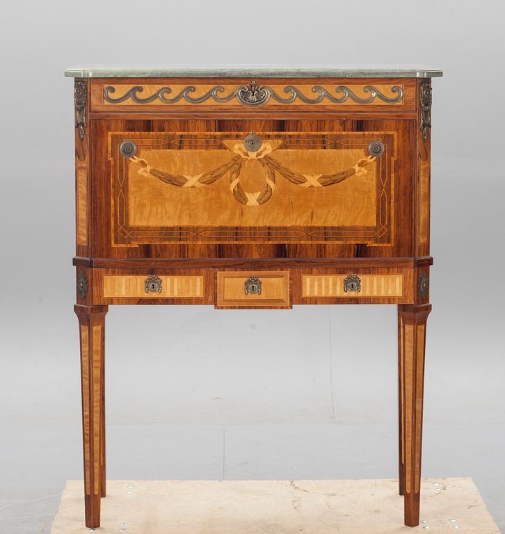 SEKRETÄR, gustaviansk stil, 1900-talets andra hälft.