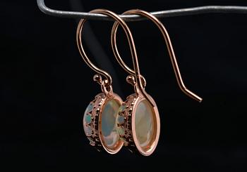 A PAIR OF EARRINGS, Ethiopian opals 3.42 ct. 14K rose gold.