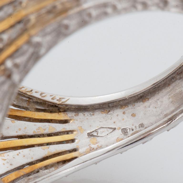 An 18K gold ring set with a cultured pearl and round brilliant-cut diamonds.