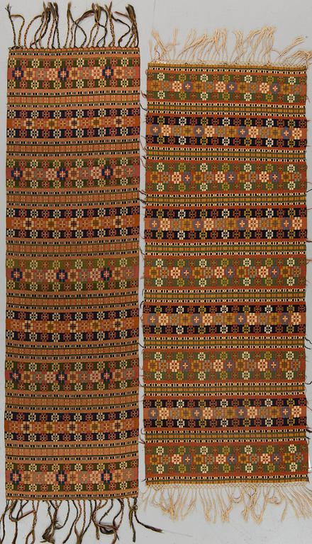 VÄGGBONADER, 2 st Allmoge, Skåne 1800-talets slut. Ca 190 x 71 resp 205 x 59 cm.