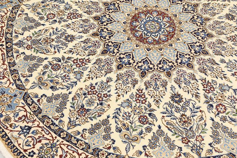 A part silk Nain rug, so called 9LAA, diameter c. 203 cm.
