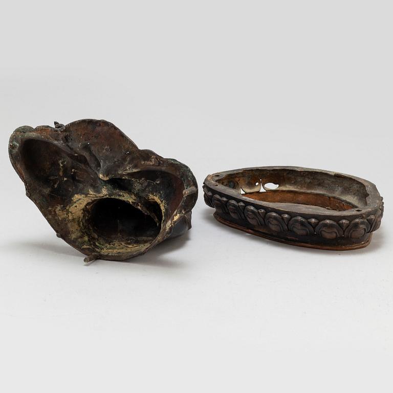 A Thai bronze buddha, 20th century.