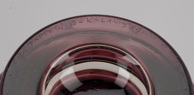 VAS, 2 st, glas, signeerattu Tapio Wirkkala, Iittala 3581. 1900-talets senare hälft.