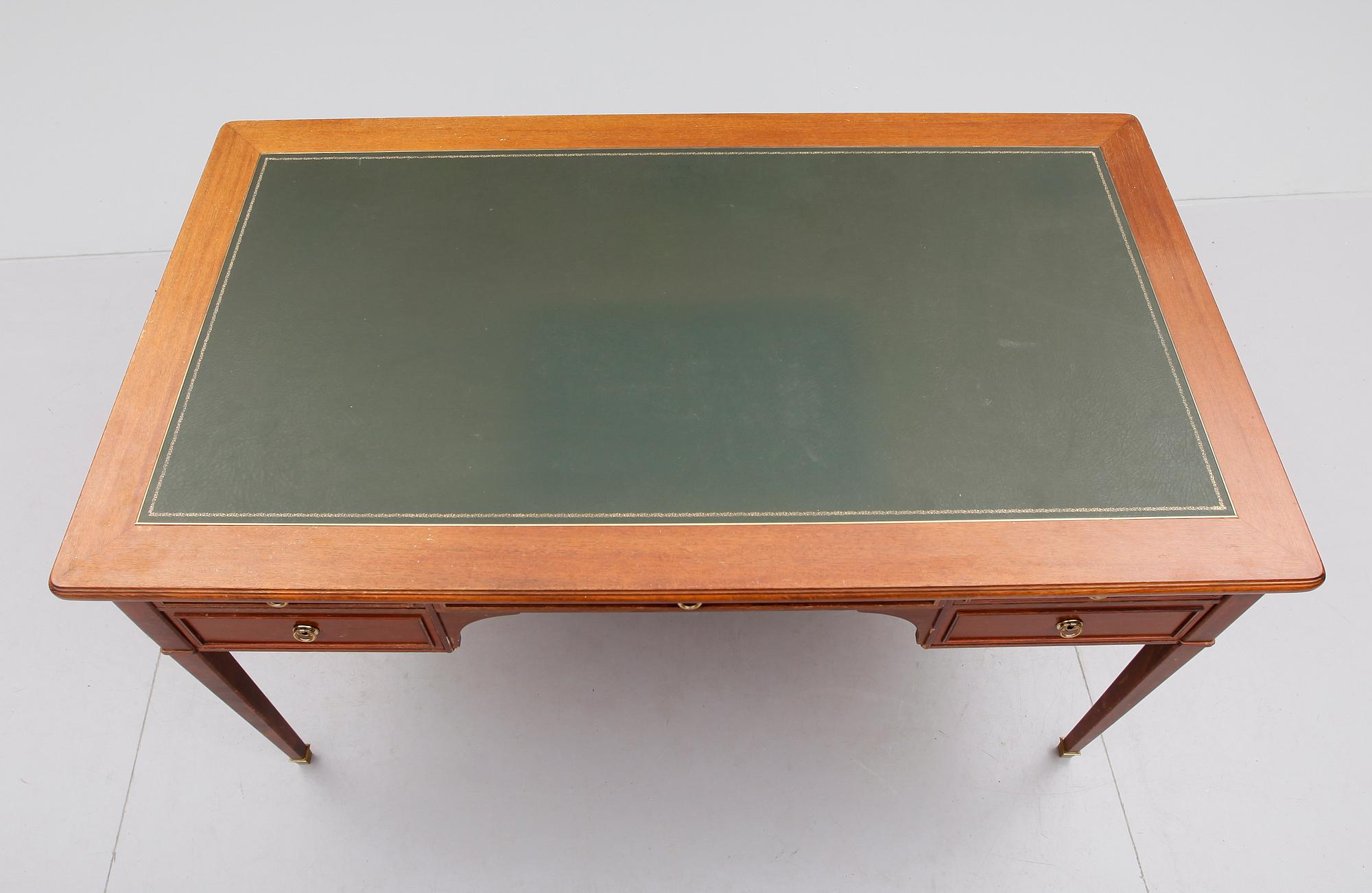 SKRIVBORD, gustaviansk stil, 1900-talets andra hälft.