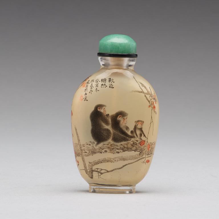 A chinese snuff bottle, 20th Century.