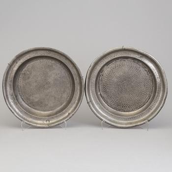 A mixed lot of nine 18th century pewter dishes.