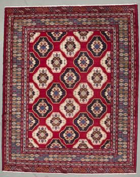 MATTA, orientalisk. Ca 331x267 cm.