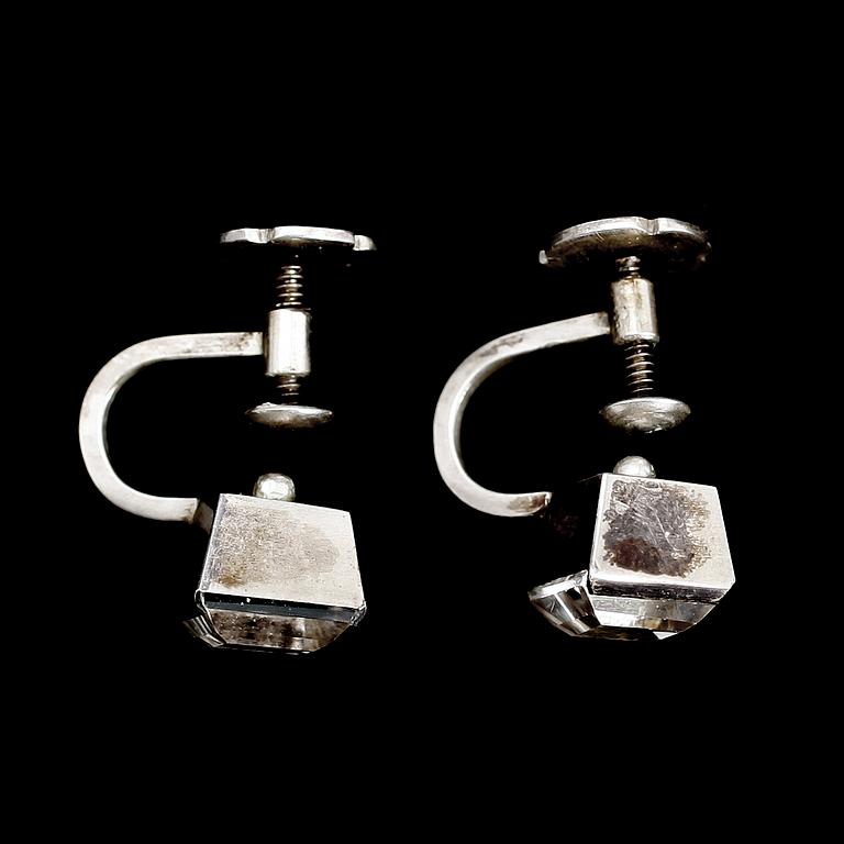 ÖRHÄNGEN, 1 par, silver, Wiwen Nilsson, Lund 1967, med bergkristall.
