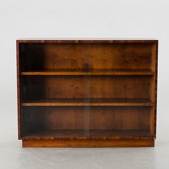 A 20Th CENTURY BOOKCASE.