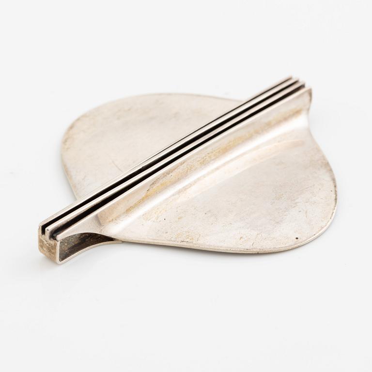 Bracelet and pendant, silver. Pendant by David Andersen, Norway.