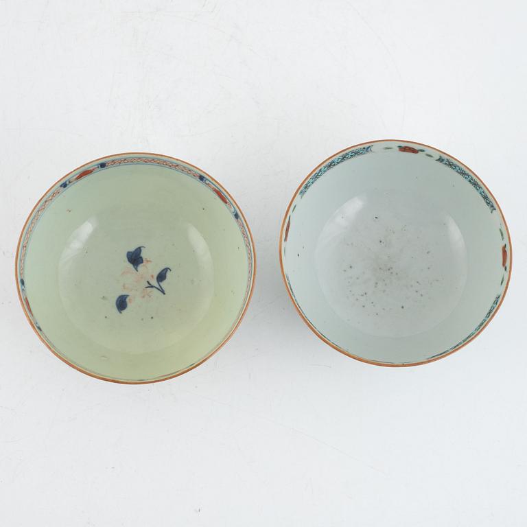 A set of two Chinese export porcelain bowls, Qing dynasty (Qianlong (1736-95).