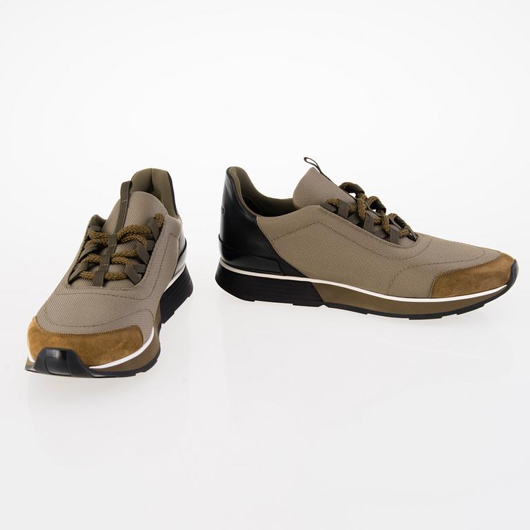 HERMÈS Miles Sneakers in size 42.5.