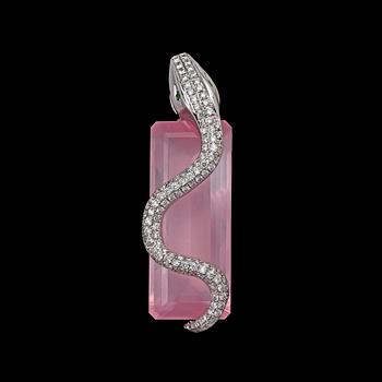 981. A rose quartz and brilliant cut diamond pendant, tot. app. 0.80 cts.