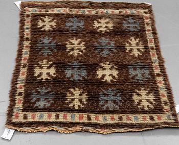 Märta Måås-Fjetterström, matta, "Svarta prinsen", rya, ca 117 x 89,5 cm, signerad MMF.