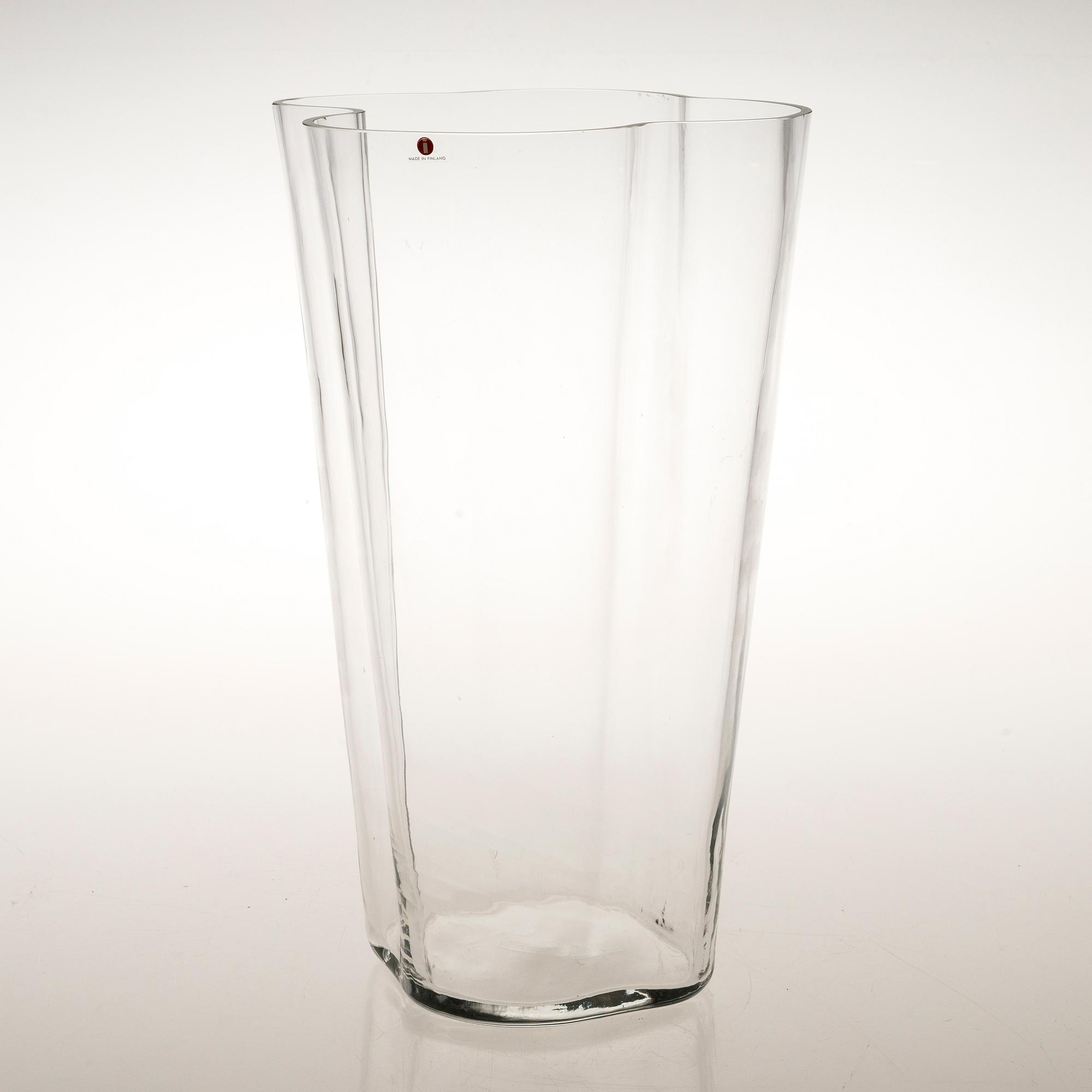 ALVAR AALTO, A glass vase. 'Alvar Aalto 100 years'. iittala 219/1998.