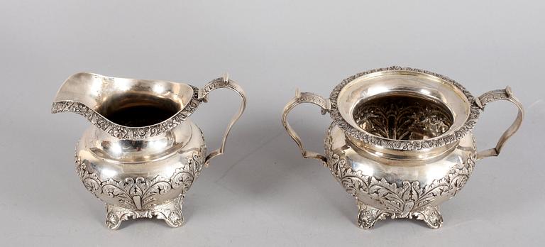 SOCKERSKÅL och MJÖLKKANNA, försilvrad metall, nyrokoko, omkr 1900.