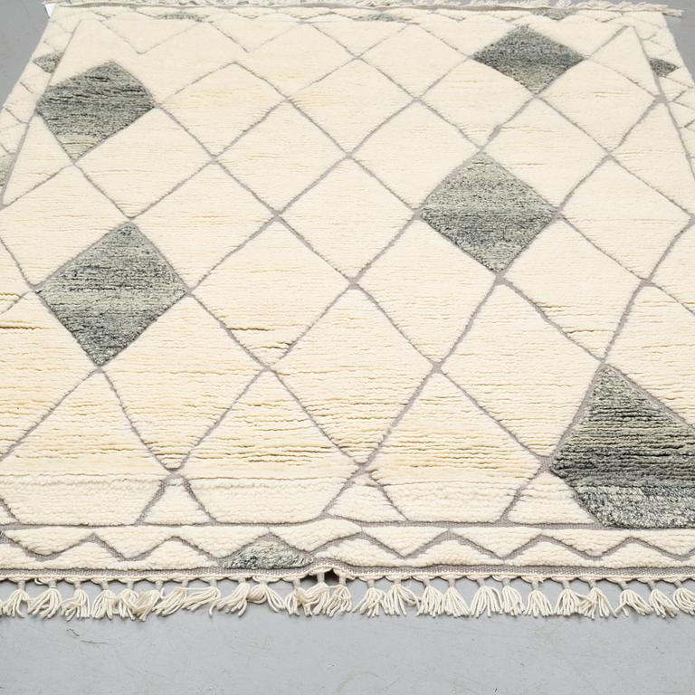 A CARPET, MOROCCO DESIGN, ca 245 x 175 cm.