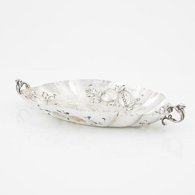 Stop samt konfektskål, silver, barockstil, fantasistämplar, omkring 1900.