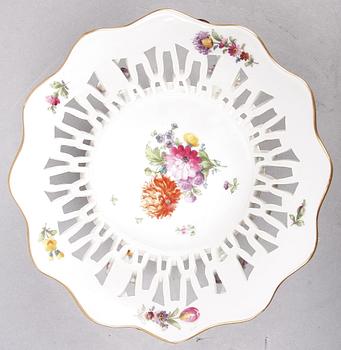 GALLERSKÅL MED FAT, porslin, Royal Copenhagen.