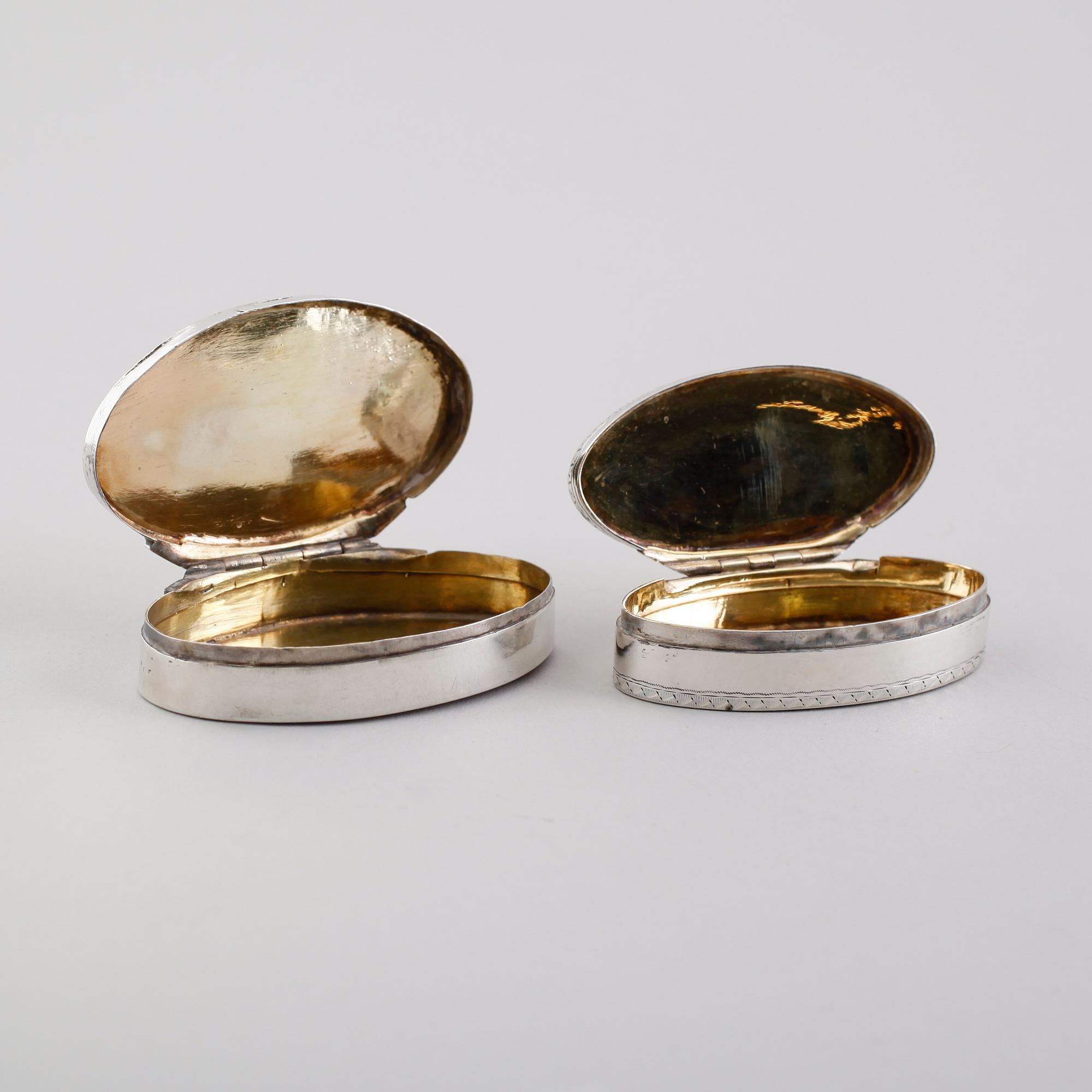 SNUSDOSOR, 2 st, silver, 1800-tal. Vikt ca 71 gram.