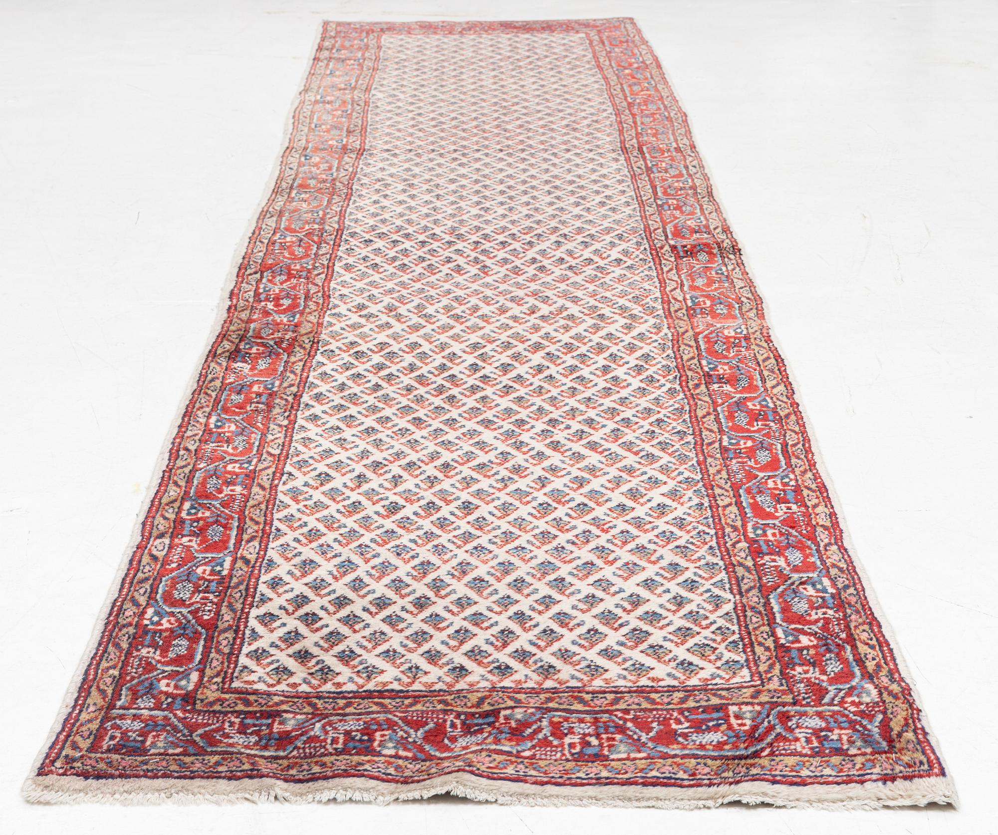 Gallerimatta, orientalisk, ca. 419 x 85 cm.