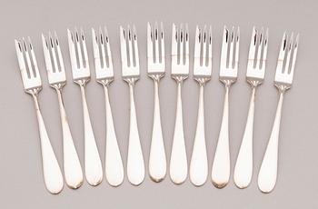 Silver cutlery, totally 70 pieces of two different series. Suomen Kultaseppä oy/ Kultateollisuus oy, Turku 1911-1973.