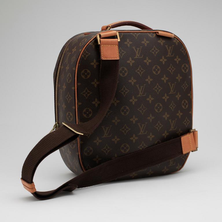 LOUIS VUITTON, a Monogram canvas messenger bag.