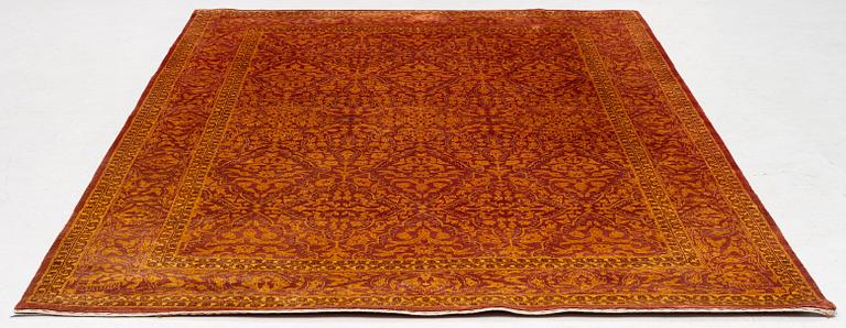A carpet from Northern India / Pakistan, c, 290 x 200 cm.