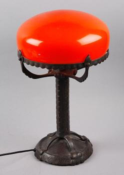 BORDSLAMPA, smidesjärn och glas, jugend, tidigt 1900-tal.