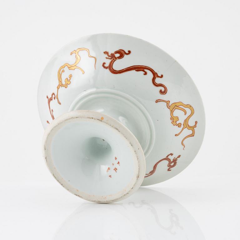 A Japanese porcelain dish on foot, early 20th century.