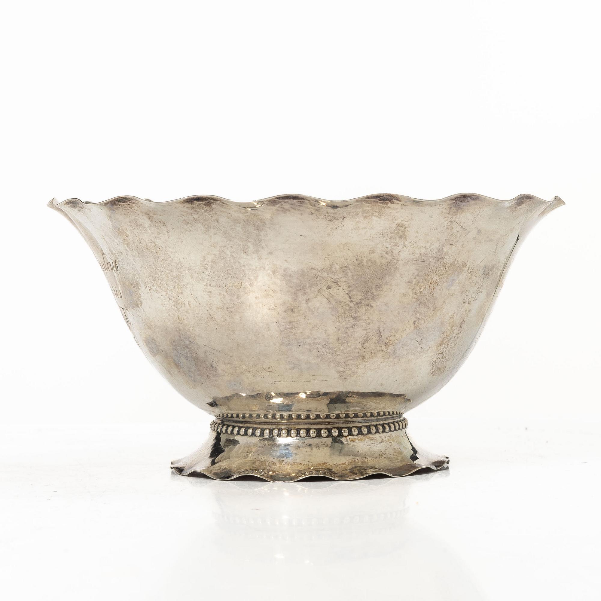 C.G. Hallberg, Two silver bowls, Stockholm, 1925.
